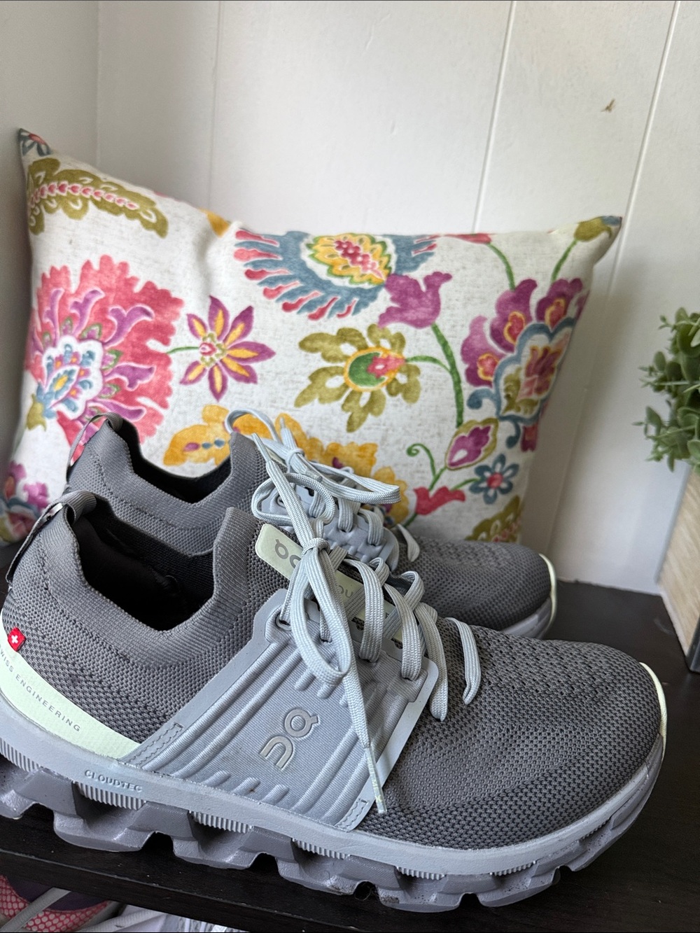 On Running Women's Athletic Shoes - Light Gray with Mint Accents